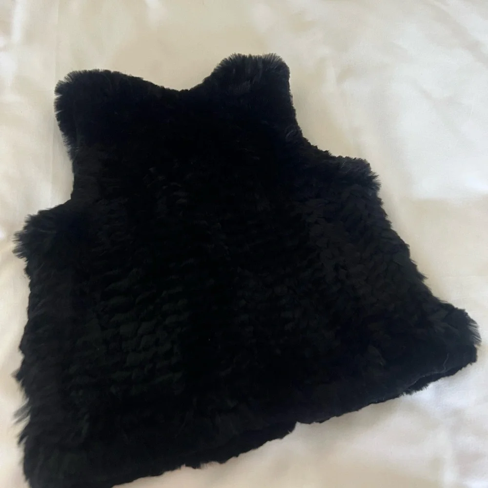 🖤 Little girl’s Mitchie’s black rabbit fur vest -sz. M 🖤 - Picture 4 of 4
